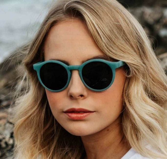 Kính râm làm từ lưới đánh cá bỏ đi