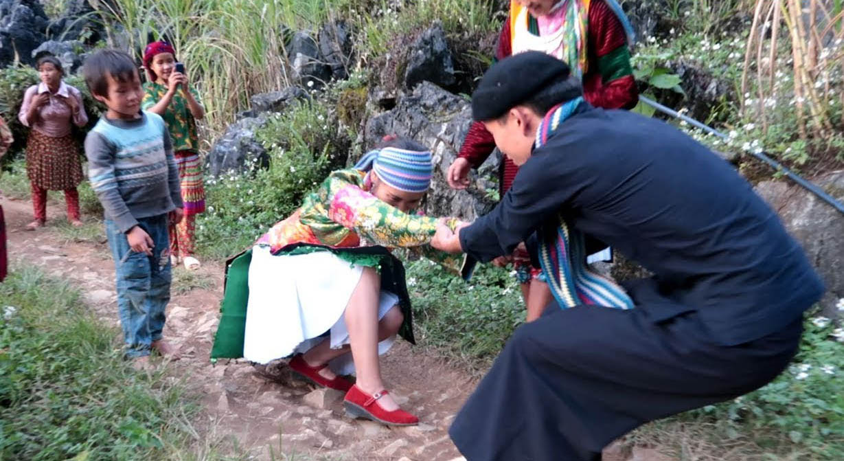 Doc Dao Net Van Hoa Cua Nguoi Hmong Tai Sapa